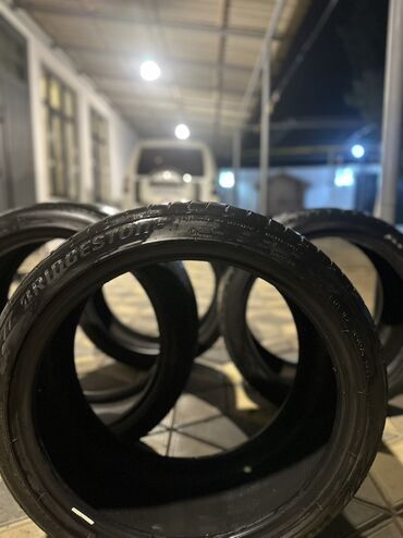 Təkərlər: Şin Bridgestone 275 / 35 / R 19 — 1