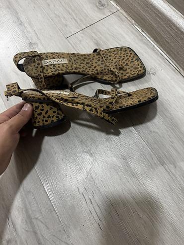 шлепки зара: Женские сандалии с леопардовым принтом - Бренд: ZARA (этикетка на — 3