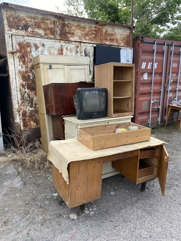 гостиный мебель: БЕСПЛАТНО СРОЧНО шкафы, стол, комод советские. Самовывоз 10