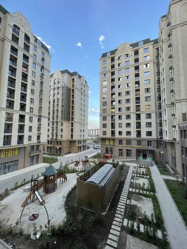 купить квартиру в рассрочку от хозяина: 2 бөлмө, 81 кв. м, Элитка, 3 кабат, ПСО (өзү оңдоп түзөтүп бүтүү үчүн)