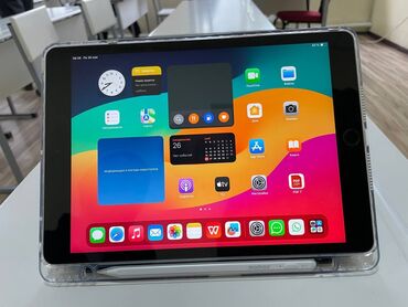 Планшеты: Планшет, Apple, память 64 ГБ, 9" - 10", Wi-Fi, Б/у, Детский цвет - Черный — 1