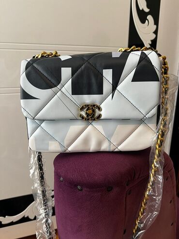 Çiyin çantası, Chanel, Yeni