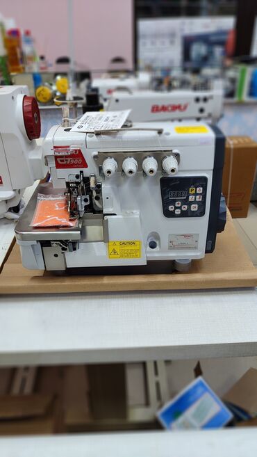 Оверлочные машинки: Продаю швейный машина BAOYU gt900 -5пити нитка серво контроль