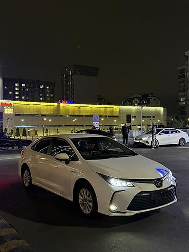 Toyota: Toyota Corolla: 2022 г., 1.8 л, Вариатор, Гибрид, Седан — 4