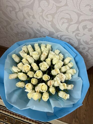 сетка для забора: Продам букет белые розы