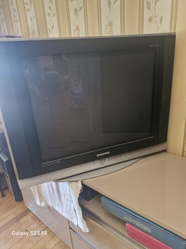 Rolls-Royce: Köhnə model Samsung CRT televizor. Bu televizor klassik dizaynı ilə