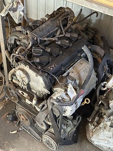 Двигатель Nissan, бензиновый рядный 4-цилиндровый. На фото