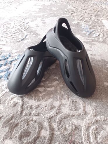 обувь 29 размер: Товар:Резиновые тапочки
Размер:40-41
Местонахождение:Джалал-Абад