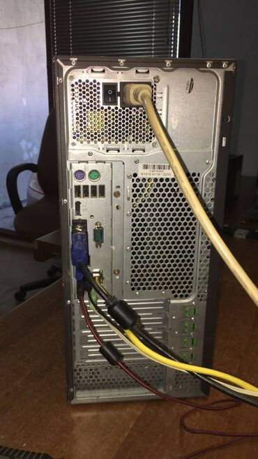 Desktop računari i radne stanice: Desktop fujitsu simens esprimo p700 e85+ 100% ispravan procesor intel — 9