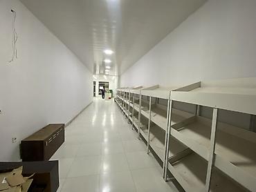 taxta rəf: Məhsul: Mağaza üçün vitrinalı rəf sistemləri Təsvir: - Material: Ağ — 1