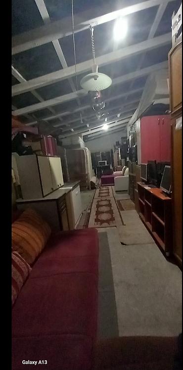 izdavanje stara pazova: Iznajmljujem 2 Magacina manja ili kao 1 Veci 70m2.do 135m2. Zemun. Za — 4