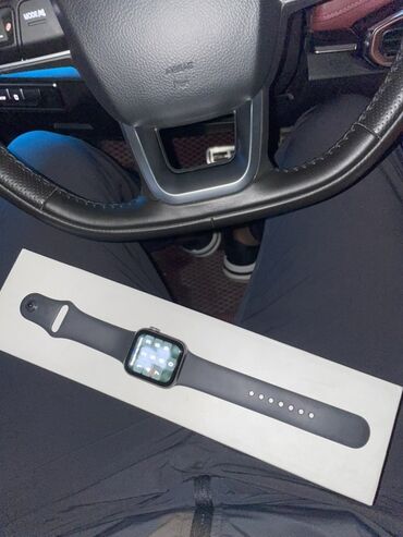 Apple Watch: Apple watch 4 40mm акб: 84% комплект: коробка зарядка,шнур,запасной