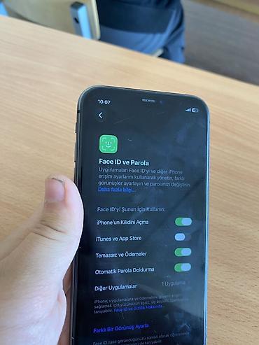iphone 11 satis: IPhone 11, 64 GB, Qara, Face ID — 10