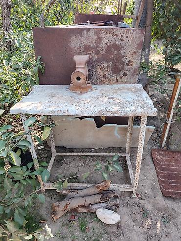 Metalkarkas iş masası və bərkidilmiş dəzgah mengeni - Material: tam