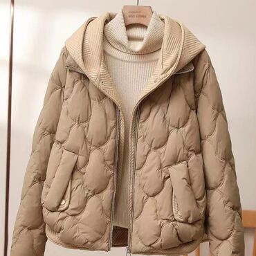 женскую демисезонную куртку: Продаю куртку женская остался один,3хл свет цена 3000сом