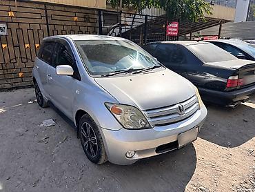 Продаю Toyota ist, 2003 года — 430 000 сом. Машину водила девушка