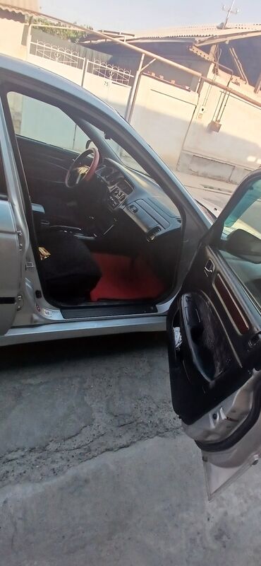 купить маленькую машину для женщины: Honda Civic: 1999 г., 1.8 л, Автомат, Бензин, Седан