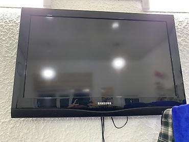 монит: Телевизор Samsung, диагональ ориентировочно 32–37" (формат 16:9) — 1
