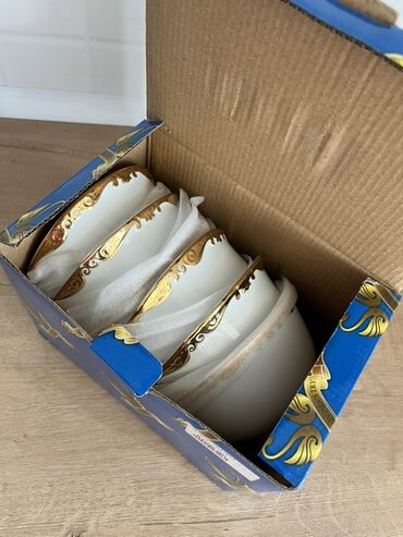 серебрянные ложки: Набор пиал от LiLi Porcelain industry, украшенных золотой каймой