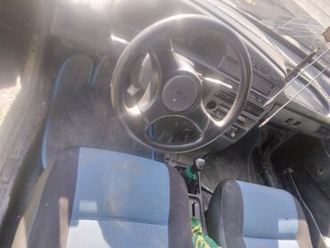 авто фары: Bu Lada Samara avtomobili, gündəlik istifadə üçün uyğun, praktik bir