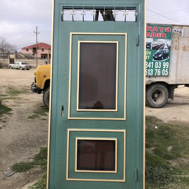 Giriş qapıları: Yeni Giriş qapısı Zamok və çərçivə ilə, Zəmanətli, Ödənişli quraşdırma, Ödənişli çatdırılma, Rayonlara çatdırılma, Ünvandan götürmə — 7