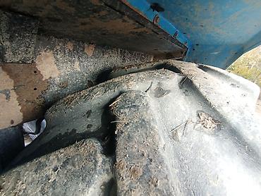 Traktorlar: Belarus MTZ traktoru - Güclü dizel mühərrik, qabaqda balans yükləri — 12