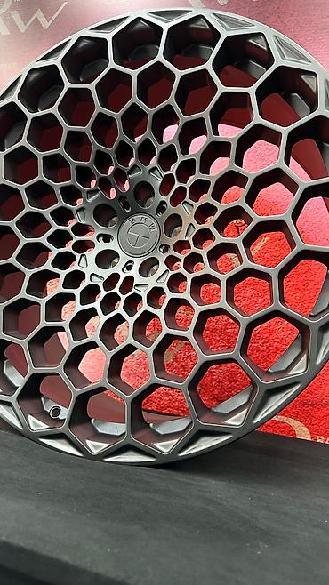 Диски: Диски R 22 BMW, отверстий - 5, Новый — 4