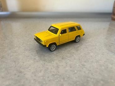Sarı rəngli metal oyuncaq avtomobil maketi - Korpus: möhkəm die-cast