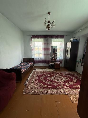 Продажа коттеджей и домов: 🏡 Продаётся дом в г. Каракол! 📍 Адрес: ул. Московская, угловой — 7