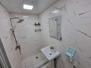 Uzunmüddətli kirayə mənzillər: - Çoxmərtəbəli yaşayış kompleksində mənzil. - Geniş, səliqəli həyət — 28