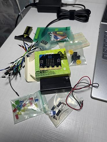 flex tape traka: BBC micro:bit əsaslı elektronika və robototexnika dəstəsi Tərkib: - — 1