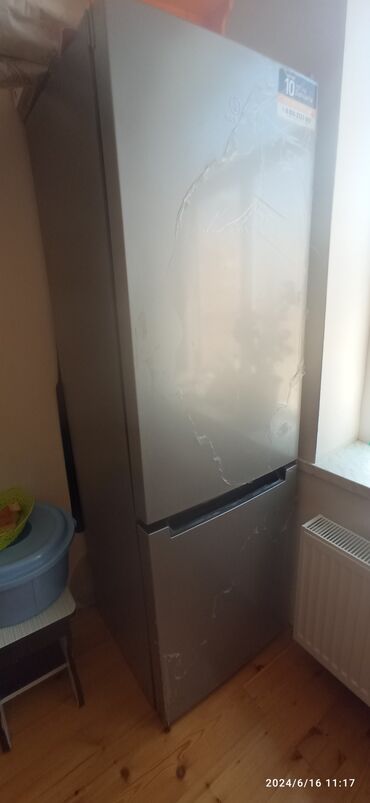 i̇şlənmiş xaladenik: Б/у 2 двери Indesit Холодильник Продажа, цвет - Серый, С диспенсером