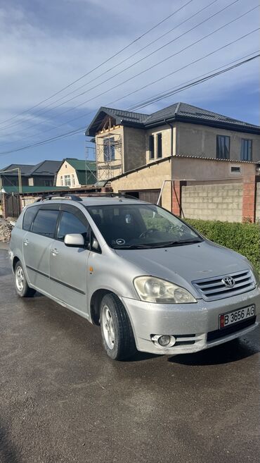 Toyota: Toyota Avensis Verso: 2002 г., 2 л, Механика, Бензин, Минивэн