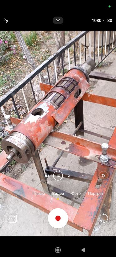 Масло, консервы: Шнековый Маслопресс.Маслобойка . только шнек вал и стол. рабочий — 1