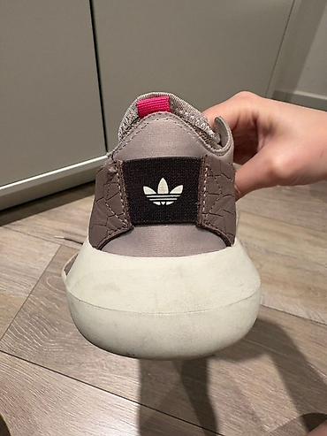 abş çəkmələri: Açıq bənövşəyi rəngli orijinal Adidas idman ayaqqabısı. Mənim üçün çox — 5