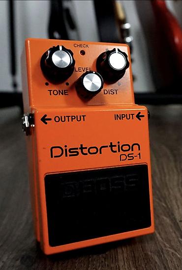 BOSS DS-1 Distortion pedalı və adapterini satıram. Problemi yoxdur