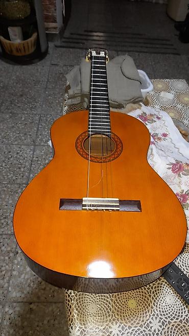 Gitaralar: Yamaha C40 klassik gitara simi qırılıb dəyişdirmək çox asandır sadəcə — 1