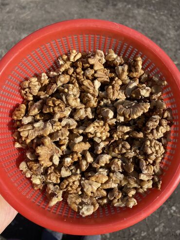 Азык-түлүктөр: Продаю орехи, /кг. Без горечи, тонкокорые, крупные. домашние