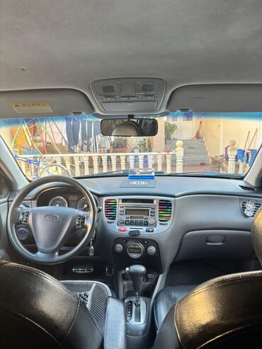 Kia: Kia Rio: 1.5 l | 2005 il Sedan — 8