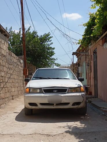 1996 bmw: Daewoo Nexia: 1.5 l | 1996 il Sedan