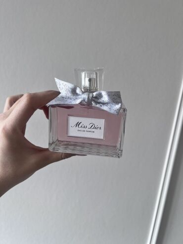 масляный парфюм: Miss Dior Eau de Parfum — женский аромат в розовом оформлении. Флакон
