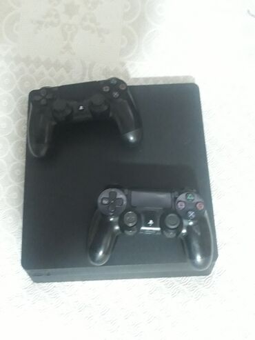 playstation 3 aliram: Ideal veziyetde. 4 aydi alinib PS4 Slim 1TB + 2 gosik. vr daxil