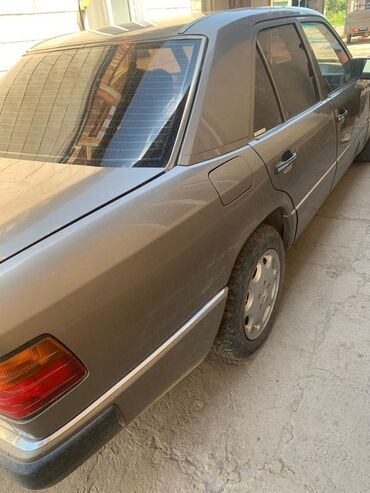 Mercedes-Benz: Mercedes-Benz W124: 1989 г., 2.3 л, Механика, Бензиновая, Седан — 2
