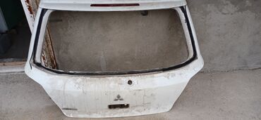 митсубиси спес вагон запчасти: Крышка багажника Mitsubishi 2001 г., Б/у, цвет - Белый,Оригинал