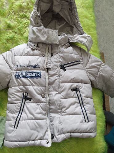 Верхняя одежда: Продаю детскую куртку в очень хорошем состоянии кофта как новая без