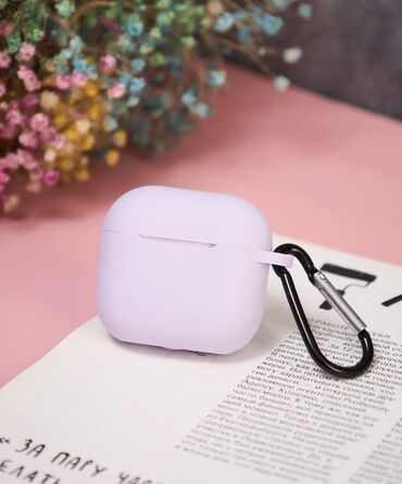 чехолы для телефона: Фиолетовый чехол для AirPods 4 — стиль и защита в одном аксессуаре!