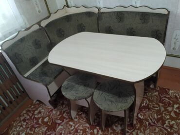 �������� �� 4 ���������� в Кыргызстан | КОМПЛЕКТЫ СТОЛОВ И СТУЛЬЕВ: Продаю кухонный уголок. В хорошем состоянии. Два стула. Размеры стола