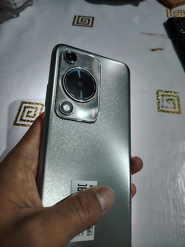 Уюлдук телефондор жана аксессуарлар: Huawei Nova Y70, Колдонулган, 128 ГБ, түсү - Күмүш, 2 SIM — 1