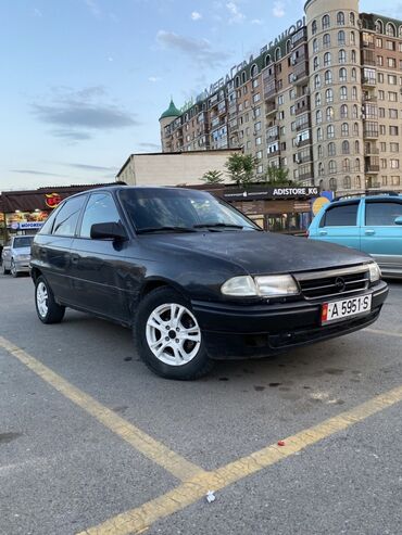 тирактир 80: Opel Astra: 1992 г., 1.4 л, Механика, Бензин, Седан