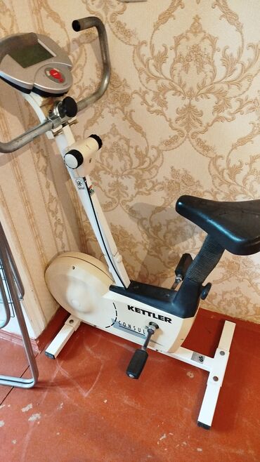 Velotrenajorlar: Kettler Consul velosiped trenajoru. Bu trenajor, evdə idman etmək üçün